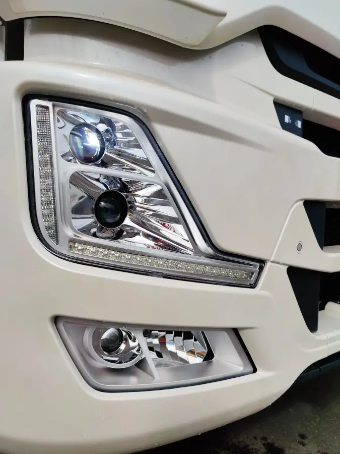 Фотография Седельный тягач DongFeng GX 4x2 (DFH4180)