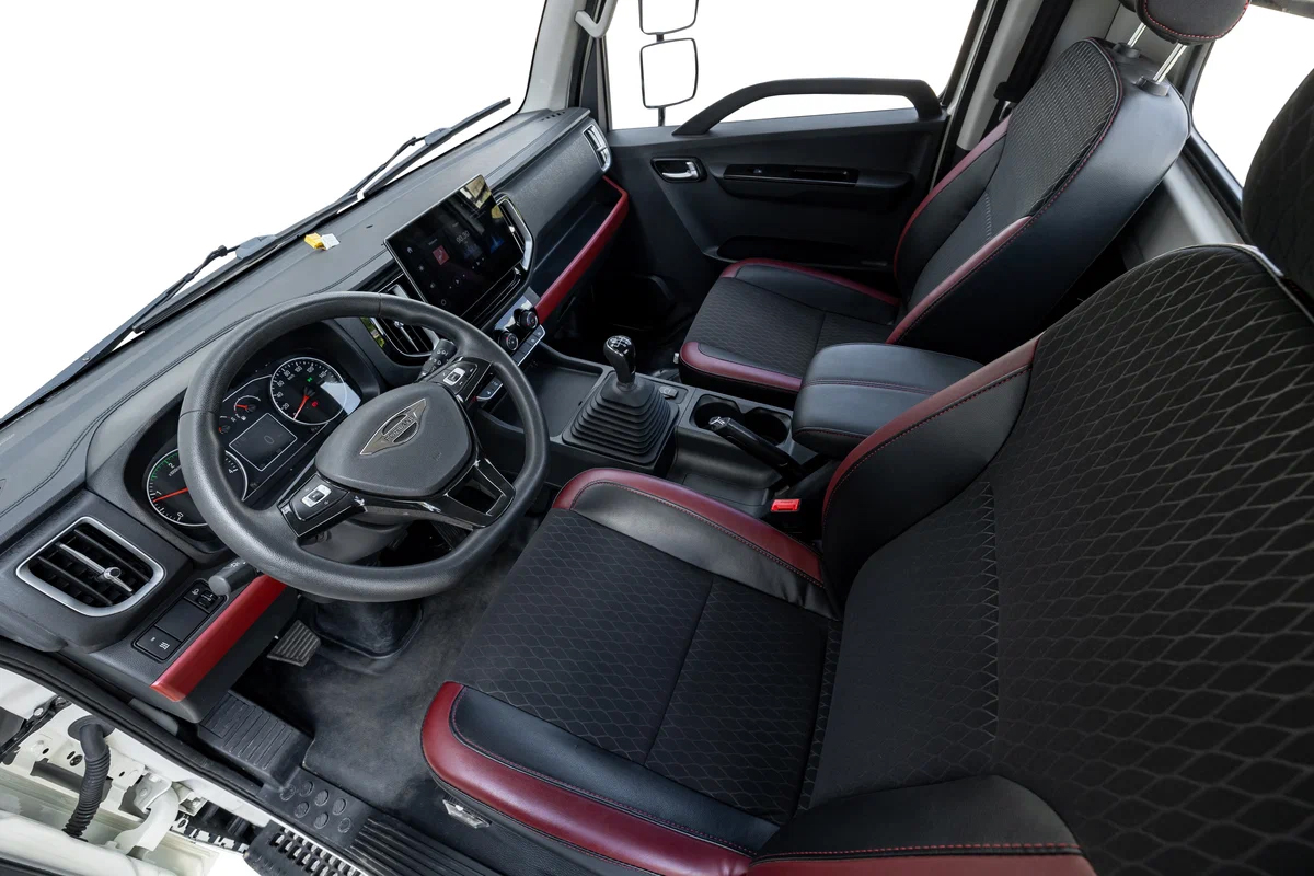 Фотография Forland 3 со сдвижным тентом