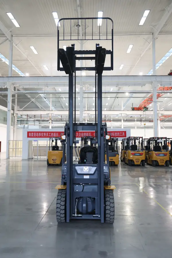 Фотография Вилочный погрузчик электрический XCB20-L5