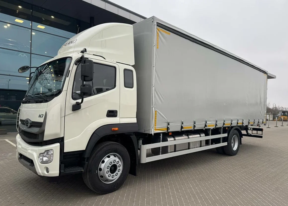 Фотография Forland 12 со сдвижным тентом