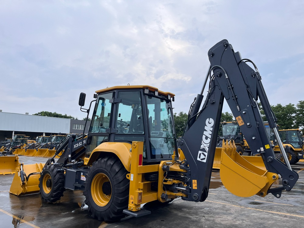 Фотография Экскаватор-погрузчик XCMG XC8-S2570