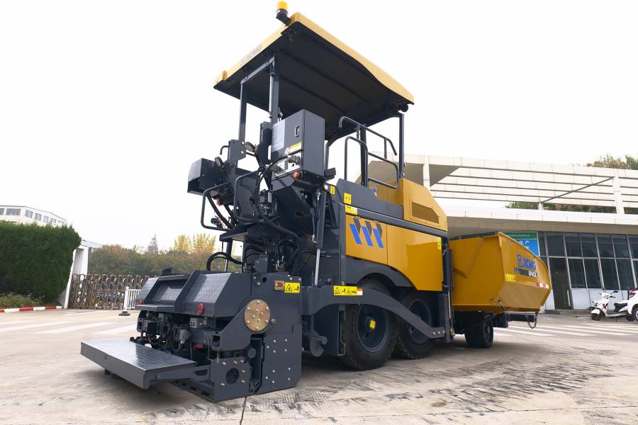 Фотография Асфальтоукладчик RP453L