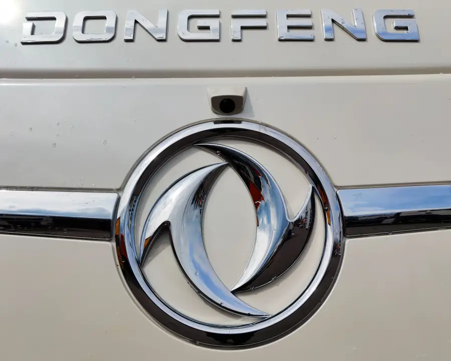 Фотография Седельный тягач DongFeng GX 4x2 (DFH4180)