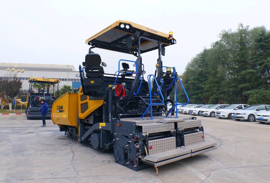 Фотография Асфальтоукладчик RP705