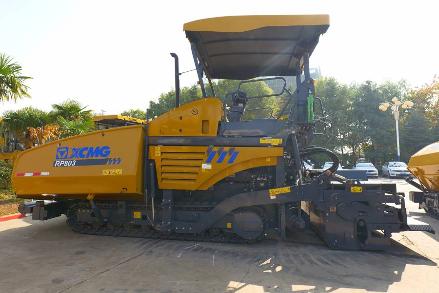 Фотография Асфальтоукладчик RP803