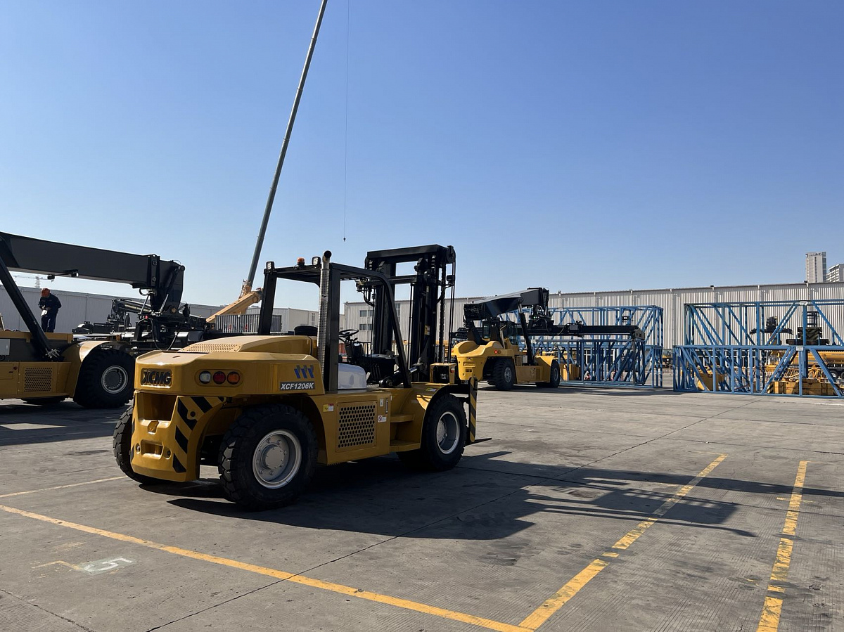 Фотография Тяжелый вилочный погрузчик XCMG XCF1206K