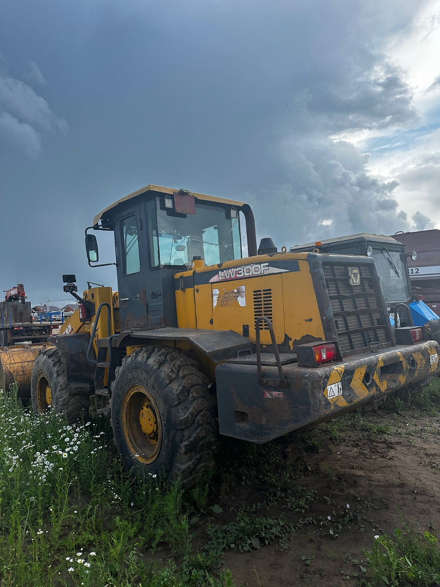 Фотография Погрузчик фронтальный XCMG LW300F 2013г