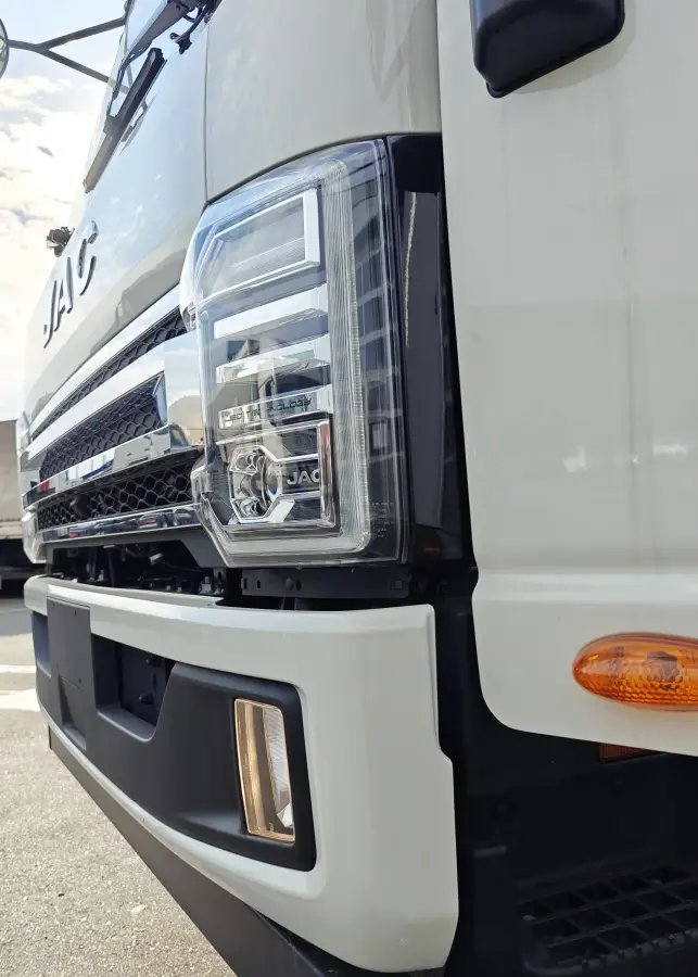 Фотография JAC N120 тентованный фургон