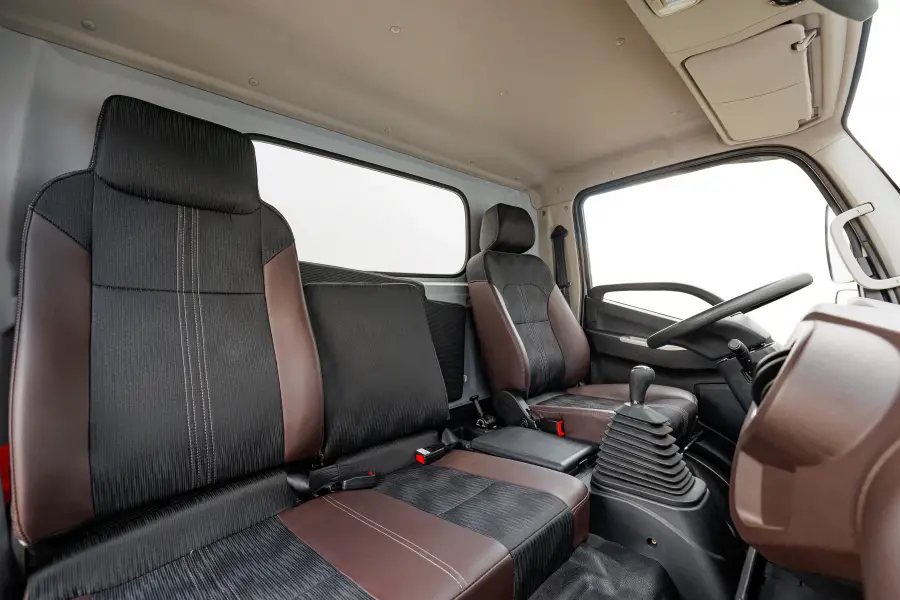 Фотография Forland 8 со сдвижным тентом