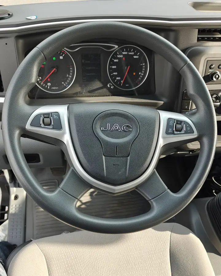 Фотография JAC N120 тентованный фургон