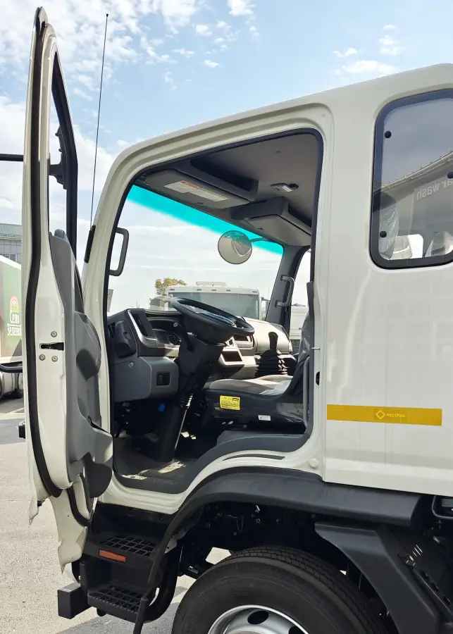 Фотография JAC N120 тентованный фургон