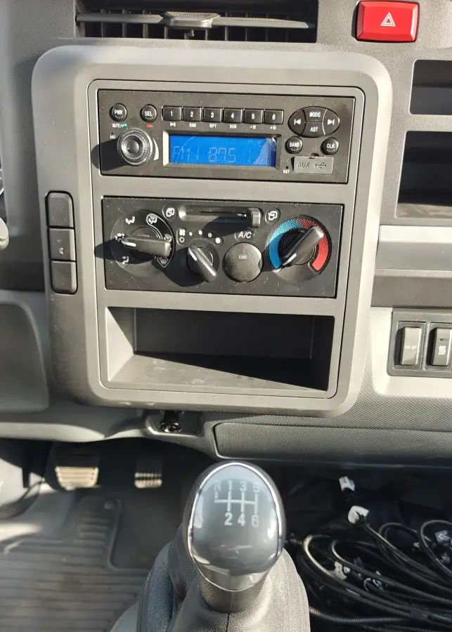 Фотография JAC N120 тентованный фургон