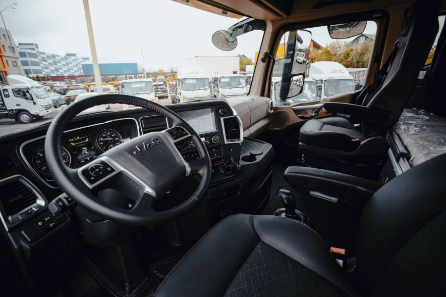 Фотография Седельный тягач JAC K7 4х2 2024